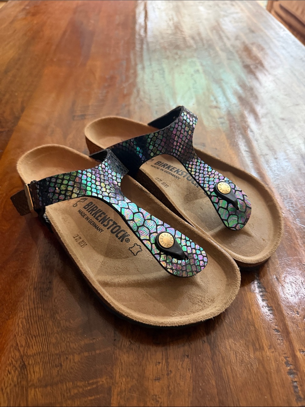 Birkenstock Iridescent Scale-Pattern Thong Sandals NEW WITHOUT BOX
